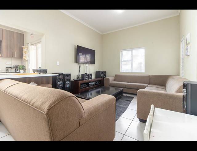 3 BEDROOM TOWNHOUSE SOLD IN BURGUNDY ESTATE